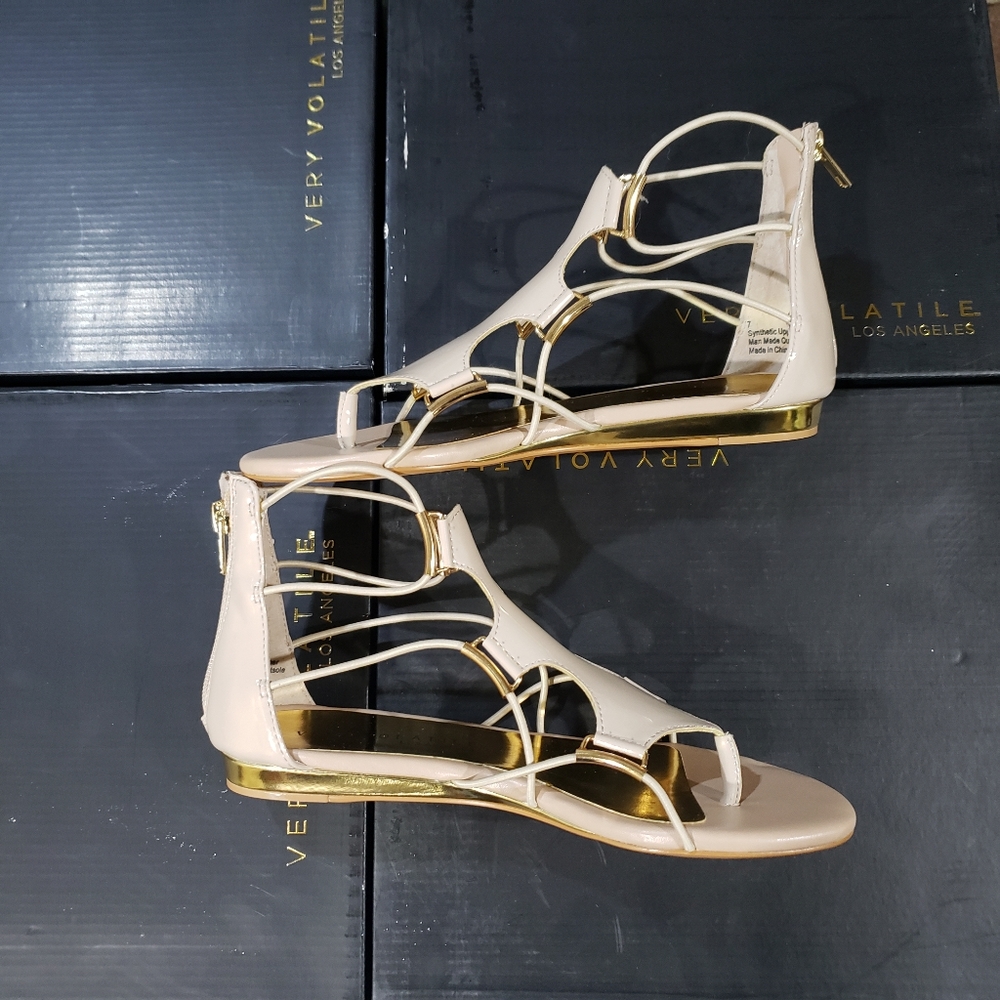 Very Volatile Clea Beige New in Box Rare Size 7
